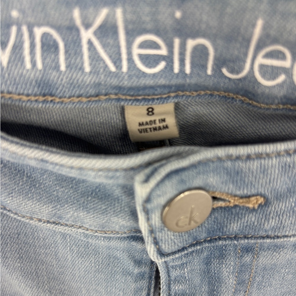 Calvin Klein Jeans Women's Capri Jeans Casual Light Blue Wash Size 8 - Picture 3 of 6